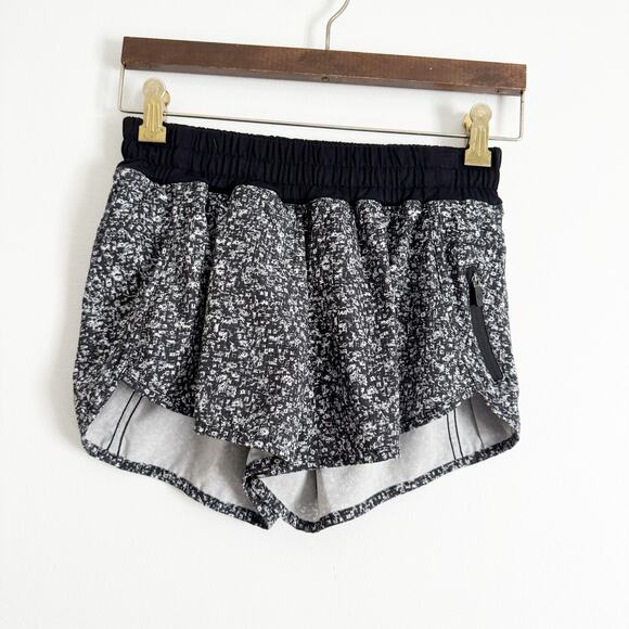 LULULEMON Tracker Short IV Daisy Dust Alpine White Black 4 - Picture 4 of 9